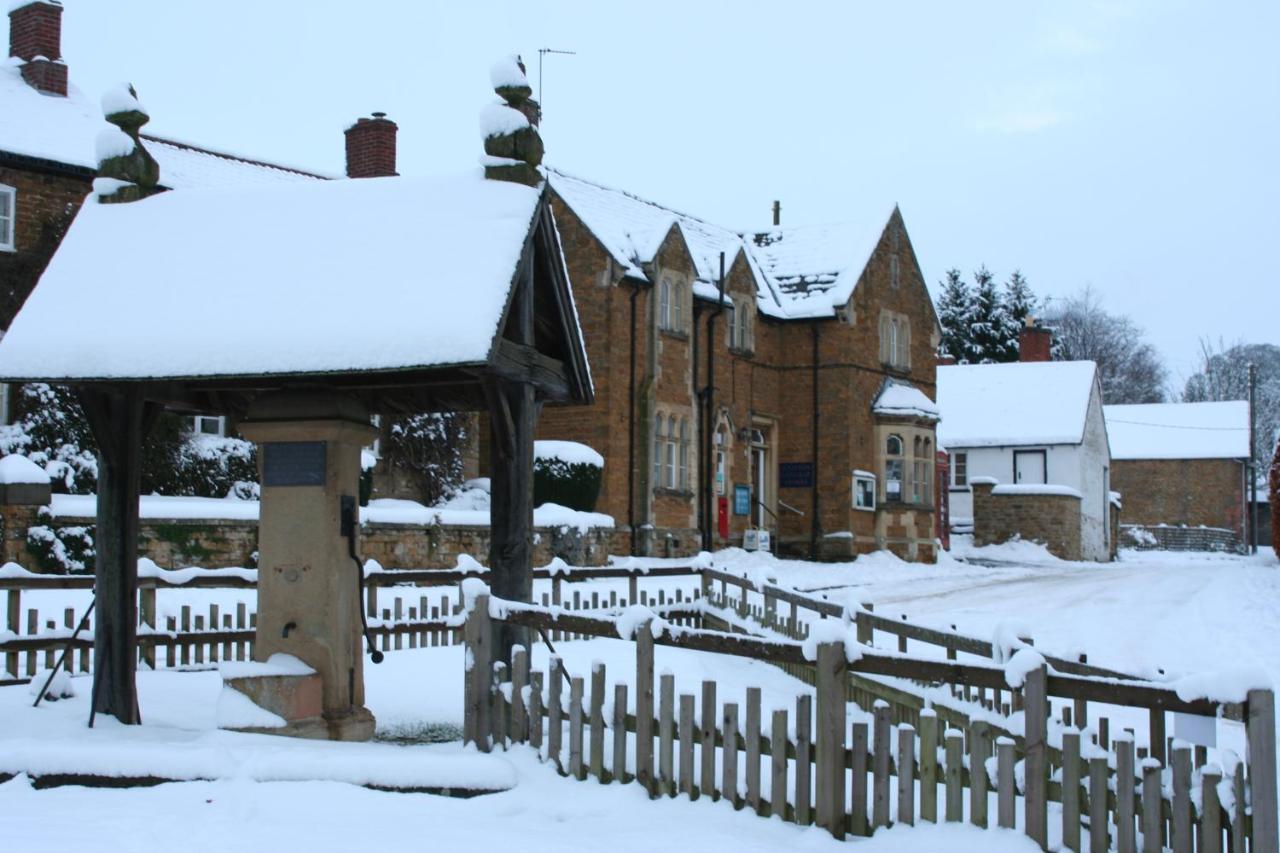 The Manners Arms Hotel Grantham Exterior photo